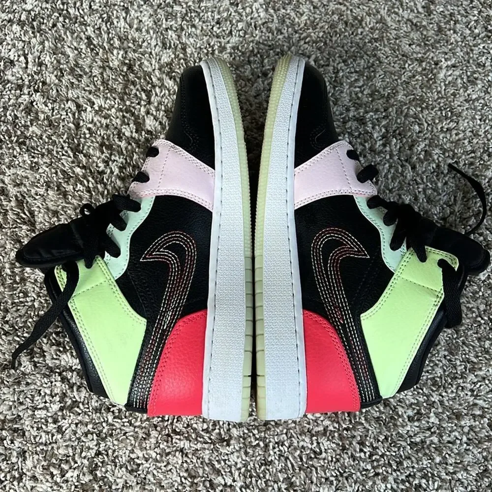 Nike Air Jordan 1 Kids Youth Mid SE Glow-In-The-Dark (GS) Sneakers